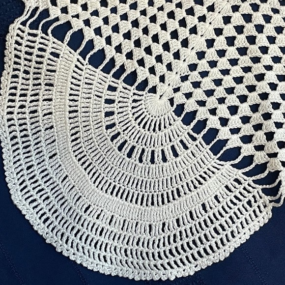 🌻VTG 19" Hand Made Rainbow/Diamond Crochet/Lace/Lacey/Doily Dresser Scarf - Picture 2 of 4